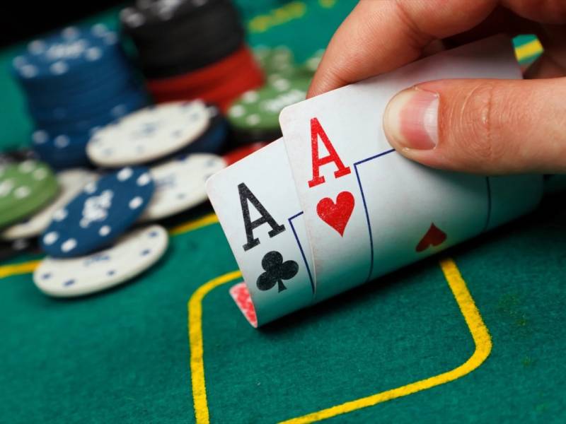 Cách Đọc Bài Trong Poker Và Dự Đoán Chiến Thuật Đối Thủ 5 Cân bằng giữa lý trí và trực giác
